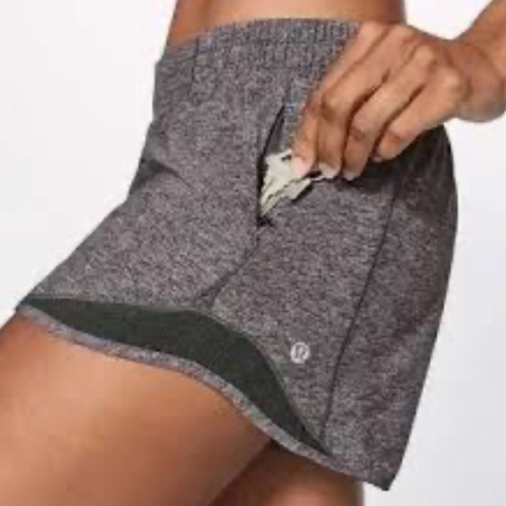Lululemon Women Hotty Hot Low Rise Lined Short 4" Gray Size 2